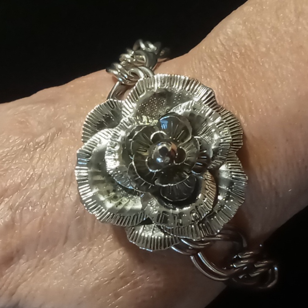 Layered curb chain rose bracelet. Sz 7 to 9 in XL stainless chain.